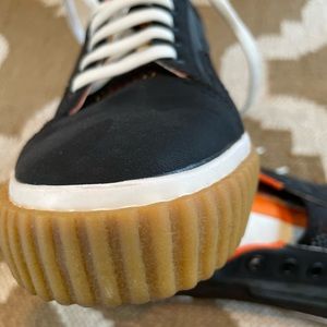 Flat sneakers size US 10-10.5 euro 43